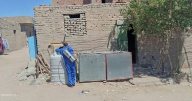 صور.. صحة البحر الأحمر تطهر 800 خزان بالقصير لمكافحة الأمراض المتوطنة