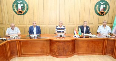 محافظ المنوفية ومستشار وزير الإسكان يناقشان معوقات مشاريع البنية التحية