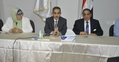 رئيس جامعة القناة يحذر الطلاب : مواقع التواصل الإجتماعى رصاصه تطلق ولا ترد 