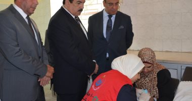 محافظ القليوبية ووكيل الصحة يتفقدان قافلة الكشف عن ضعاف السمع بشبرا الخيمة