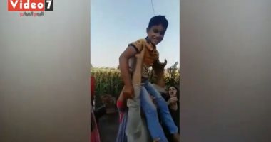 شاهد.. لحظة عودة طفل لأسرته بعد 4 أيام من اختطافه بالشرقية