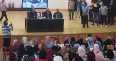صور.. رئيس جامعة الإسكندرية يفتتح المدرج الكبير بالحقوق بعد تطويره