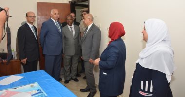 صور .. رئيس جامعة أسيوط ومدير الأمن يفتتحان عنابر صحية مكيفة لعلاج المسجونين