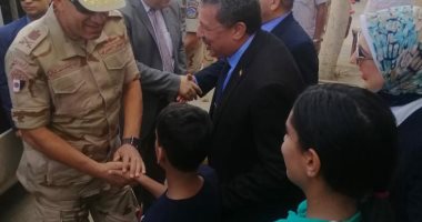 صور.. محافظ الإسكندرية يكرمان أبناء الشهداء