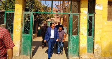 صور .. محافظ الشرقية يرصد سواء حالة النظافة فى مركز شباب ومستشفى القرين 