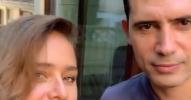 معاناة صورة سيلفى بين ظافر العابدين ونيللى كريم.. اعرف الحكاية (فيديو)