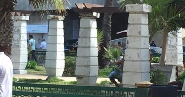 حى جمرك الإسكندرية يُنذر المحال التجارية بضرورة وجود صناديق قمامة
