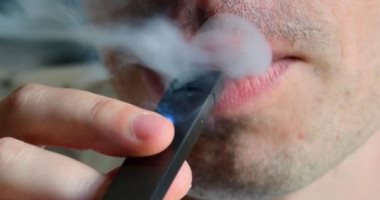 ارتفاع أعداد ضحايا السجائر الإلكترونية لــ 14 شخصا بعد وفاة أول حالة فى بريطانيا