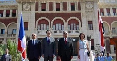 سفير فرنسا يتفقد المدارس الفرنسية بالإسكندرية