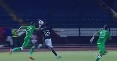 فيديو.. طرد مدافع الاتحاد السكندري أمام الجونة فى الدقيقة 60 
