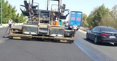 صور.. رصف وتطوير طريق المطار وشارع الحجاز بالغردقة 