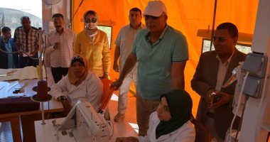 صور.. محافظ الوادى الجديد يقرر منح حافز مادى للمتدربات بمبادرة "مهنتك مستقبلك"