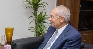 وزيرة الهجرة تلتقى رئيس المنطقة الاقتصادية لقناة السويس 