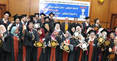 صور.. رئيس جامعة المنوفية يشهد حفل تخرج الفرقة 50 بالهندسة الإلكترونية