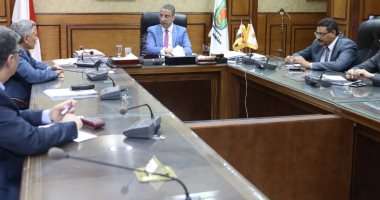 محافظ سوهاج يبحث مع رئيس " تنمية الصعيد " إقامة مشروعات استثمارية وخدمية 