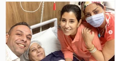 آيتن عامر تطالب جمهورها بالدعاء لوالدتها بالشفاء العاجل 