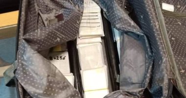 ضبط مضيفة بالمطار تهرب هواتف بقاع سحرى أسفل حقيبتها خلال عودتها من الصين