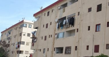 صور.. طلاء واجهات منازل الإسماعيلية لتوحيدها من العشوائية بالألوان للون واحد
