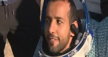 أول صورة لهزاع المنصورى بعد عودته إلى الأرض