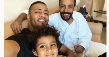 محمد رمضان بصحبة ابنه فى زيارة سريعة لشقيقه بأمريكا