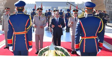 صور.. السيسى يضع إكليل الزهور على النصب التذكارى لشهداء الجيش فى الذكرى 46 لنصر أكتوبر ويجتمع بالمجلس الأعلى للقوات المسلحة .. الرئيس يبحث جهود حماية الأمن القومى على كافة الاتجاهات الاستراتيجية ومكافحة الإرهاب