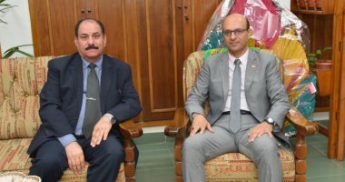صور .. رئيس جامعة أسيوط يبحث سبل العمل المشترك مع عدد من الجامعات الأردنية