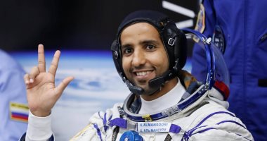 العالم فى عيون هزاع المنصورى.. رائد الفضاء الإماراتى يعود إلى كوكب الأرض بعد رحلة الـ8 أيام.. نشر صورًا للكعبة والمحروسة معالم أخرى.. محمد بن راشد أول المهنئين.. وفحوصات طبية لرائد الفضاء بموسكو.. صور وفيديو