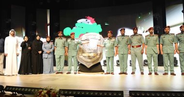 شرطة رأس الخيمة تدخل "جينيس" عن أكبر شارة شرطية فى العالم.. صور