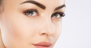 وصفات طبيعية سهلة لتكثيف الحاجبين.. جربيها