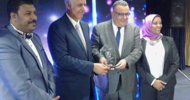 رئيس جامعة الإسكندرية يشهد الحفل الختامى للملتقى المسرحى للهواة