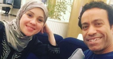 سامح حسين يحتفل بعيد زواجه التاسع: "حياتى قبلك مش فاكرها"