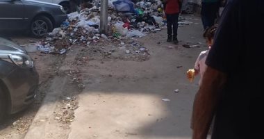 شكوى من تراكم القمامة فى شارع حلمية الزيتون
