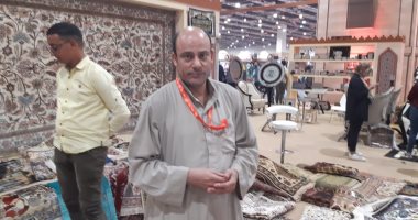 "أحمد المنوفى" بدء نشاط السجاد اليدوى عام 2000 ويشارك بمعرض تراثنا