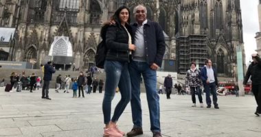 نور الشربينى تلتقط صورا تذكارية على هامش الزيارة الطبية لألمانيا