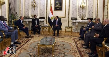 رئيس الوزراء يستقبل رئيسى الاتحاد الدولى والأفريقى لكرة اليد ويطلع على  وثيقة استضافة مونديال 2021 لكرة اليد رجال بمصر.. حسن مصطفى: نثق فى تنظيم مصر للبطولة.. ومدبولى: نضع كل إمكاناتنا لتنظيم بطولة مثالية