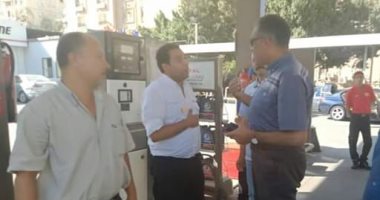 صور.. حملات لرؤساء أحياء القاهرة بمحطات الوقود لمتابعة تطبيق التسعيرة