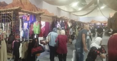 صور.. إقبال كثيف على الركن السيناوى بمعرض تراثنا 