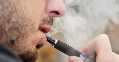 تدخين 3 سجائر يجعلك عرضه للإصابة بكورونا.. يسهل دخول الفيروس لخلايا الرئة