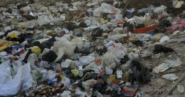 أهالى النهضة يشكون من تراكم القمامة بالشوارع