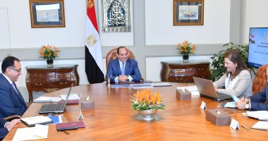 السيسى يجتمع برئيس الحكومة ووزيرى التخطيط والاتصالات.. ويتابع الخطة التنفيذية لانتقال الوزارات والأجهزة الحكومية للعاصمة الإدارية الجديدة.. ويوجه بالارتقاء إلى تطلعات المواطنين ومدى رضائهم عن الخدمات المقدمة 