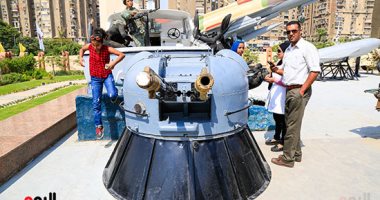 صور.. المصريون يصطحبون أطفالهم لـ"البانوراما" فى احتفالات نصر أكتوبر