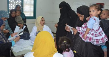 طوابير فى الأقصر للتسجيل فى قطار "التأمين الصحى الشامل"
