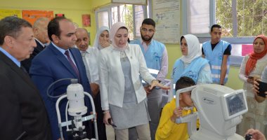 صور.. الكشف على طلاب مدارس الإسكندرية فى مبادرة نور الحياة لمكافحة ضعف الإبصار