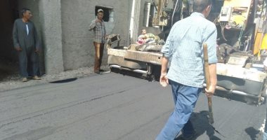 صور.. محافظ البحيرة يوجه بحصر كل الطرق الفرعية لإدراجها ضمن خطة الرصف الجديدة