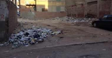 شكوى من استمرار تراكم القمامة فى شارع عمر بن الخطاب بكفر الزيات
