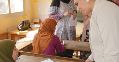 نائب محافظ البحيرة تتفقد لجان امتحانات محو الأمية بدمنهور ..صور