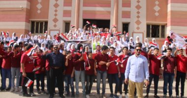صور.. وكيل تعليم كفر الشيخ تحتفل مع الطلاب بإنتصارات أكتوبر