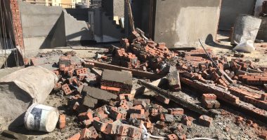 صور.. إيقاف 4 حالات بناء وترميم مخالف بـ 3 أحياء بالإسكندرية