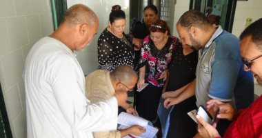 صور.. جامعة المنيا تطلق قافلة طبية وتوعوية لقرية دير أبو حنس