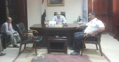 رئيس مدينة إسنا يعقد اجتماعا لحل أزمة موقف السيارات العشوائى بمنطقة الشيخ أحود